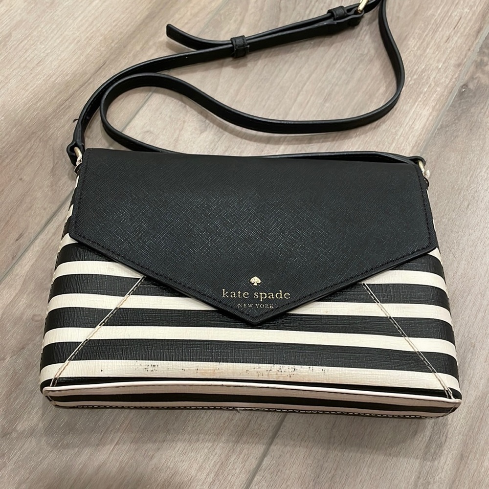 ♠️Kate Spade Striped crossbody♠️